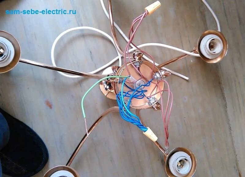 Как соединить провода люстра выключатель. Пятирожковая люстра три провода. подключить люстру на двойной выключатель на 4 провода. провода у люстры двухклавишный выключатель 6 ламп. люстра с тремя проводами.