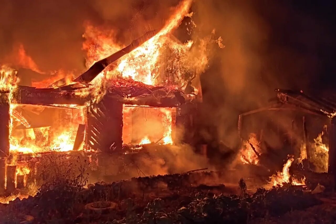 газпром мечты сбываются. горящий дом. пожар в снт екатеринбург. пожарные омск. дом 2 сгори.