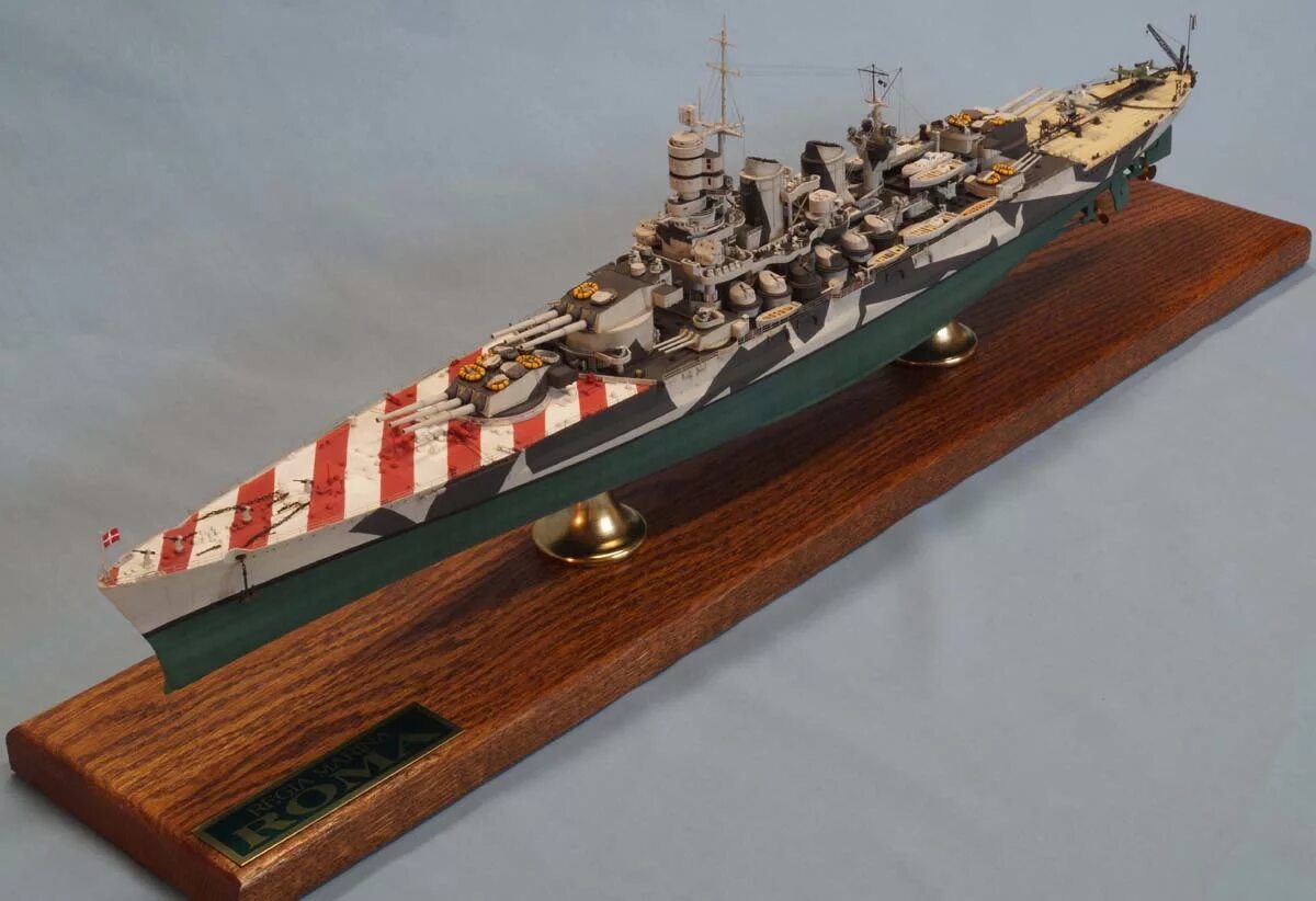 Линкор ришелье. Модель линкора тирпиц 1 350. Немецкий линкор бисмарк моделист 1/350. Линкор севастополь модель 1 350 звезда. Tamiya tirpitz 1/350.
