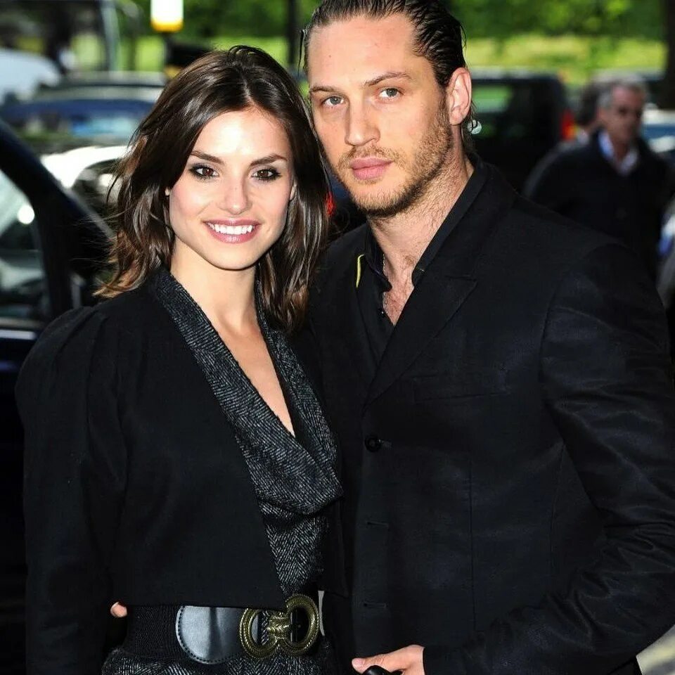 Дети тома харди и шарлотта райли. Шарлотта райли и том харди. Том харди с женой. Жена тома харди шарлотта райли. Том харди и его жена.