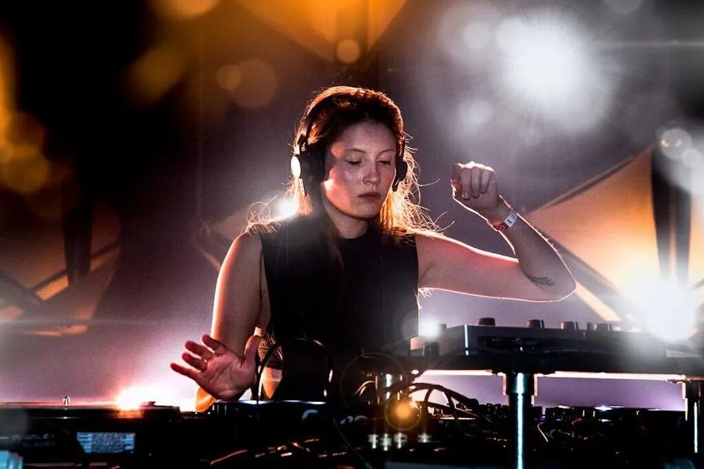 Charlotte de witte age. Charlotte witte. шарлотт дэвид диджей. charlotte de witte dj.