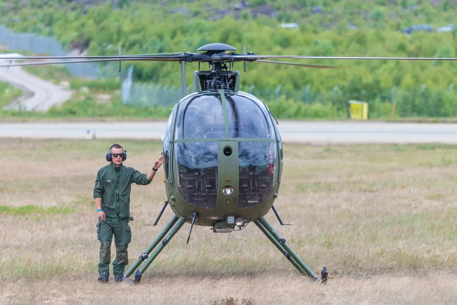 Мд 500. Вертолет МД 500 Дефендер. MD-500. MD 500e вертолет. MD 500e кабина.