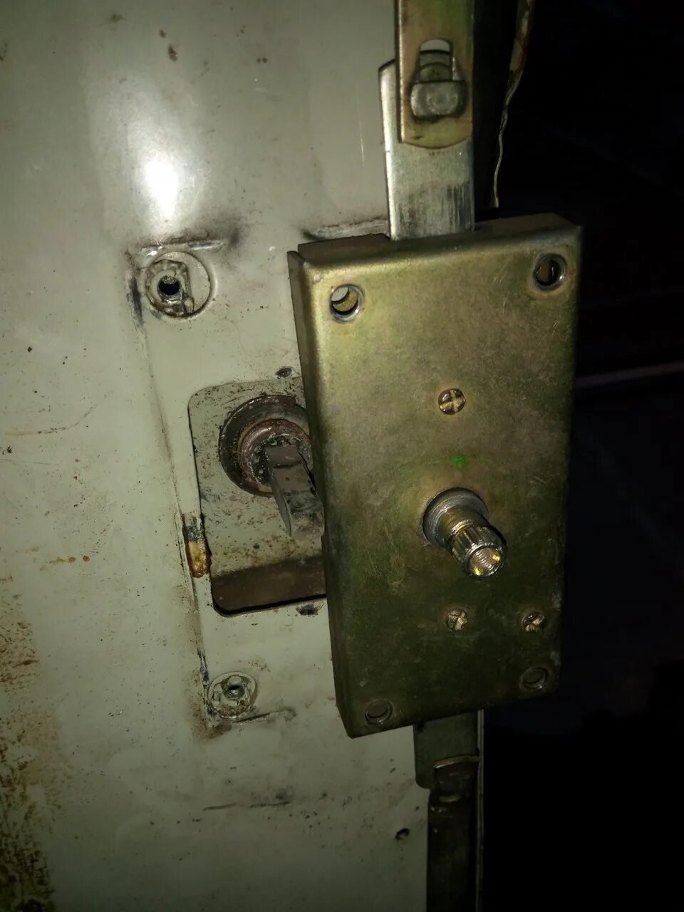 Замок двери уаз 452. Замок задней двери буханки. Дверной замок уаз 452 левый. Замок уаз 452. Замок задней двери буханки.