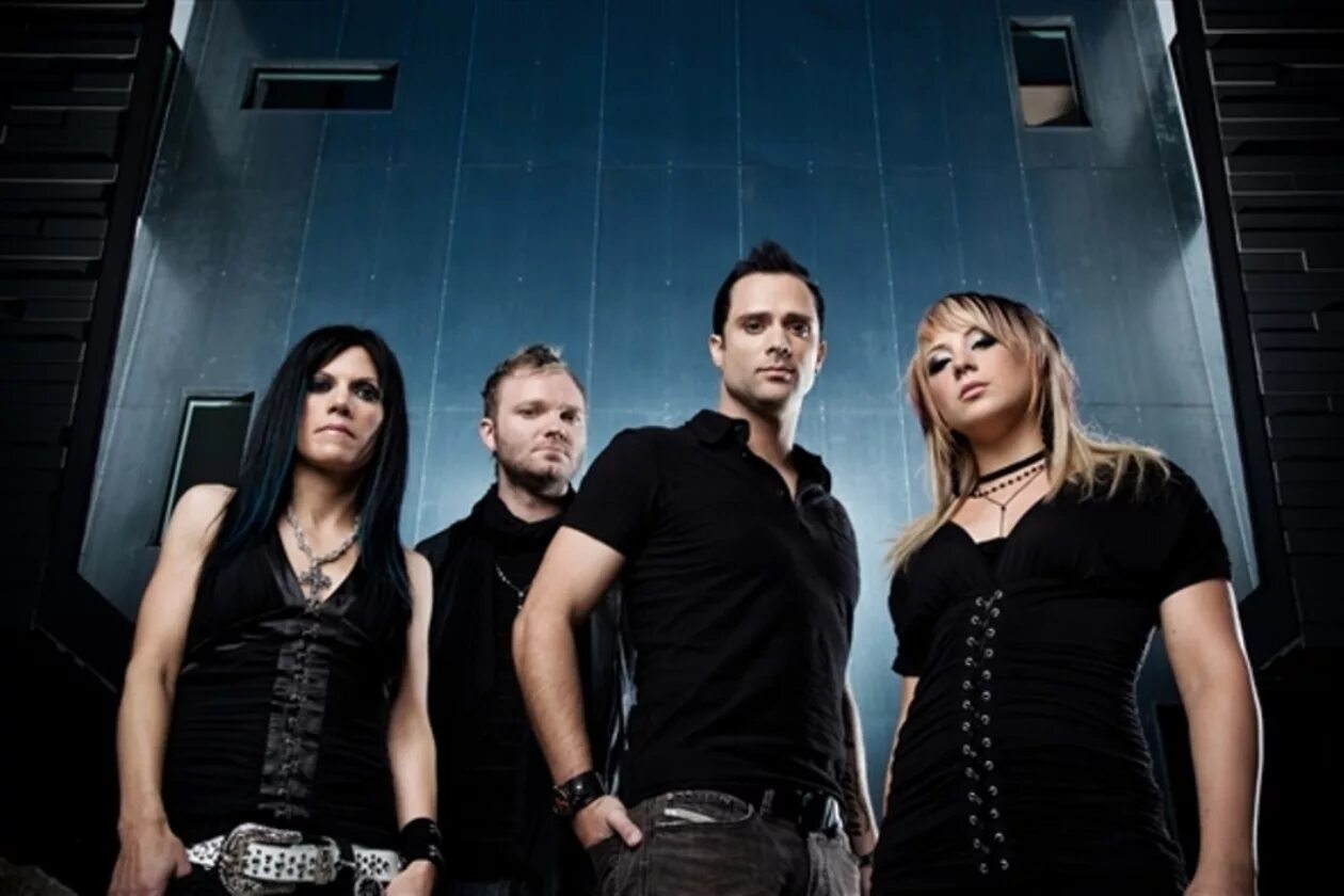 Группа страницы. Группа Skillet. Группа скайлет. Герой Skillet. Skillet 2012.