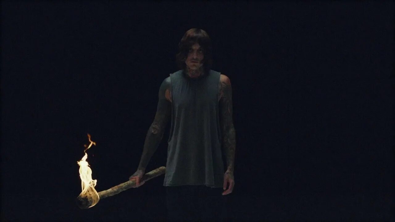 Bring me the horizon throne. Оливер Сайкс Throne. Bring me the Horizon Throne обложка. Bring me the Horizon Throne кадры. Throne bring me the Horizon Жанр.