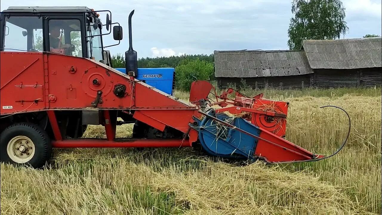 Прицепной комбайн. Комбайн зерновой bizon z020. комбайн бизон z 020. прицепной зерноуборочный комбайн бизон. прицепной зерноуборочный комбайн к мтз-80.