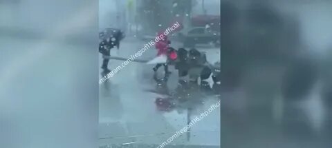 Ой девочки упали