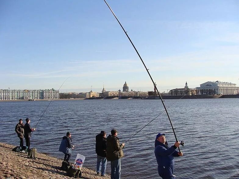 Ловля на москва реке. Рыбалка в СПБ на Неве.