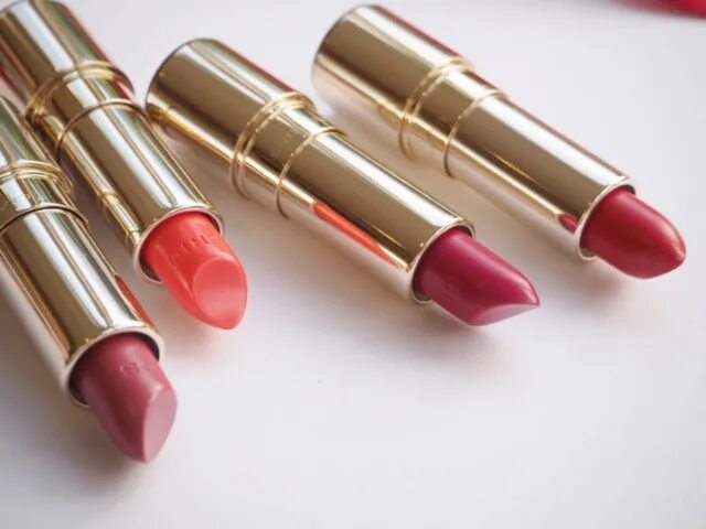 Помада для губ clarins. Clarins joli rouge 755 litchi. clarins 755 litchi. clarins joli rouge litchi. помада clarins joli rouge brilliant.