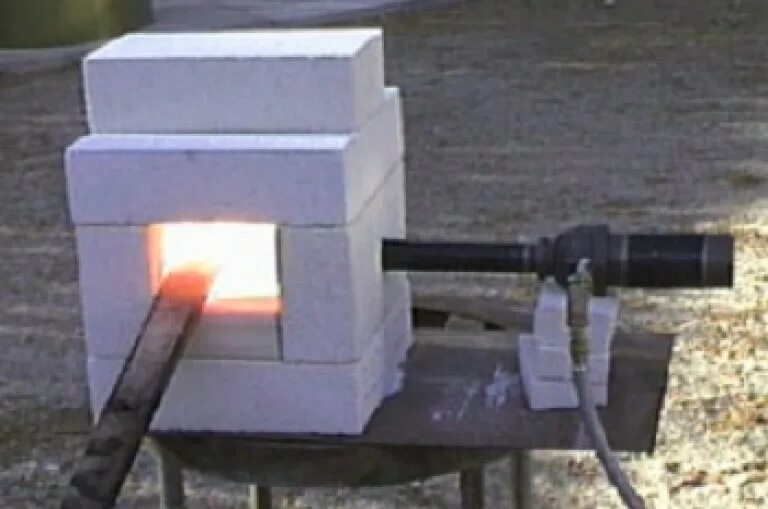 Горн кузнечный. Газовый горн дельта 2м. Горн кузнечный электрофицированный пгэ-00. Газовый горн из шамотного кирпича. Горн в плавильной печи.