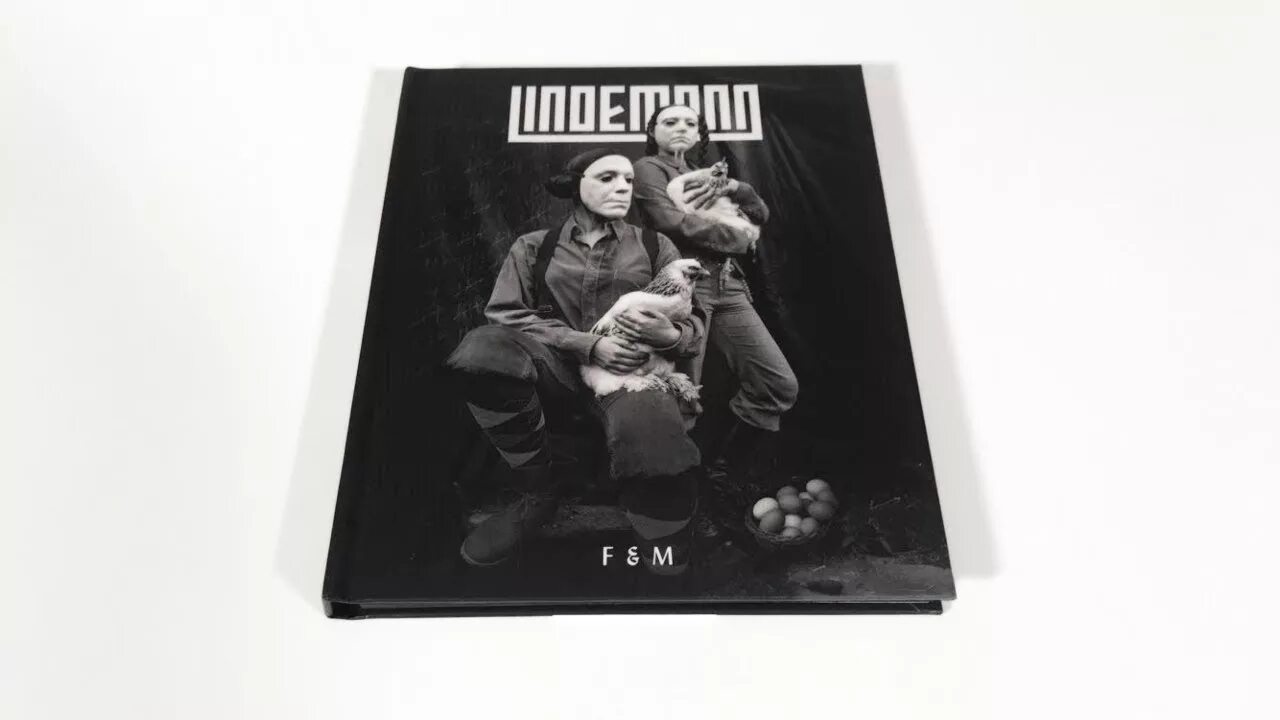 Lindemann kinder. Lindemann - f&m (Frau und Mann) обложка. Lindemann - 2019 - f & m (Deluxe). Lindemann Frau Mann обложка. Группа Lindemann обложка.