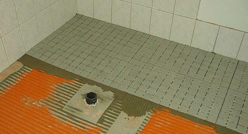 Укладка тёплого пола в ванной комнате. Теплый пол в душевом поддоне. Теплый пол в душевом поддоне. Теплый пол в душевой кабине. Электрический теплый пол в душевую.