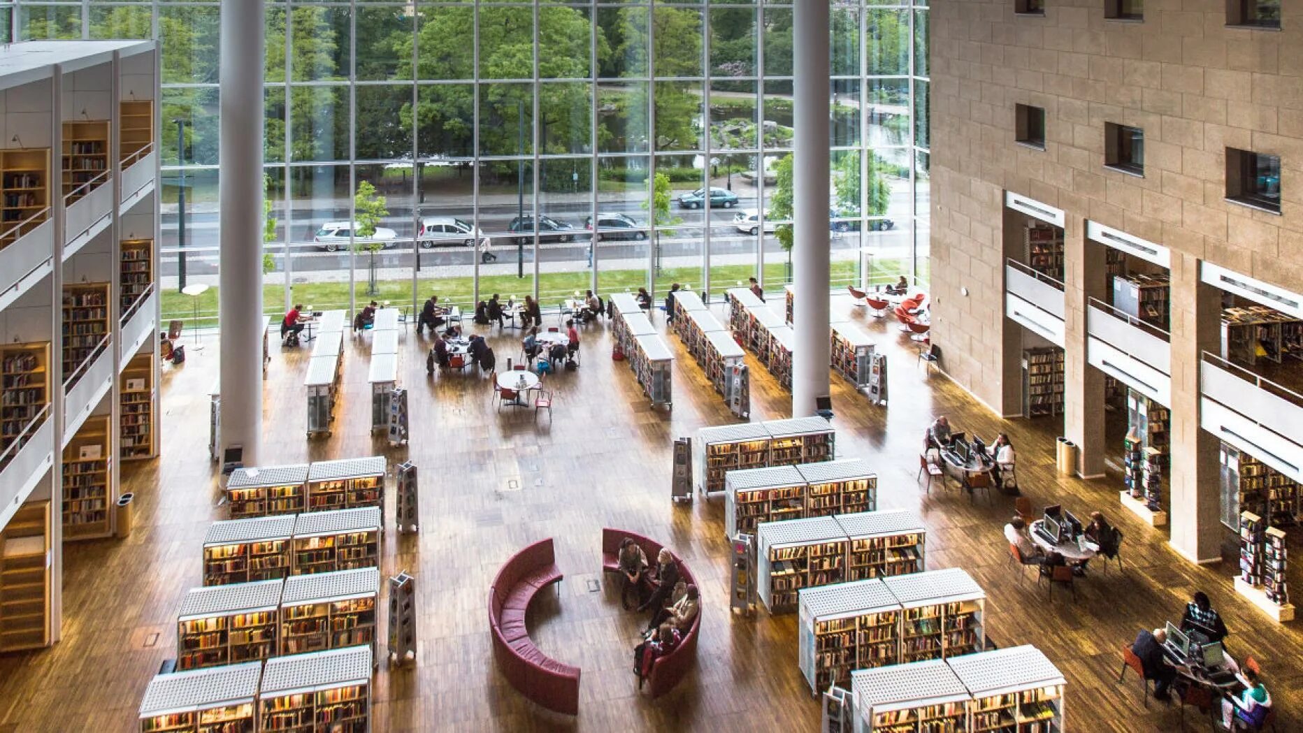 City library. Лейпциг библиотека. Городская библиотека Мальме. Большая библиотека в Лейпциге. Национальная библиотека Германии.