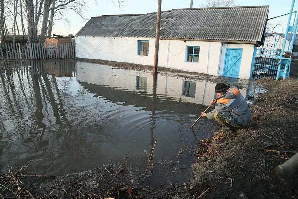 Наводнение в костанае. Паводок в Кустанайской области. Ишим наводнение 2017. Долбушка Кустанайская область. Село Долбушка.