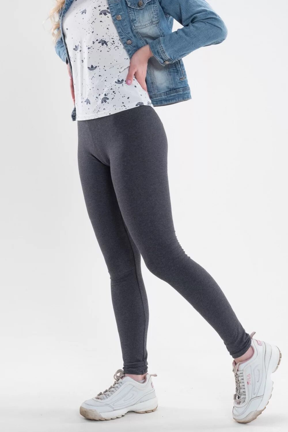 Серые спортивные легинсы. Серые лосины. Лосины женские спортивные серые. Леггинсы серые. Серые лосины.