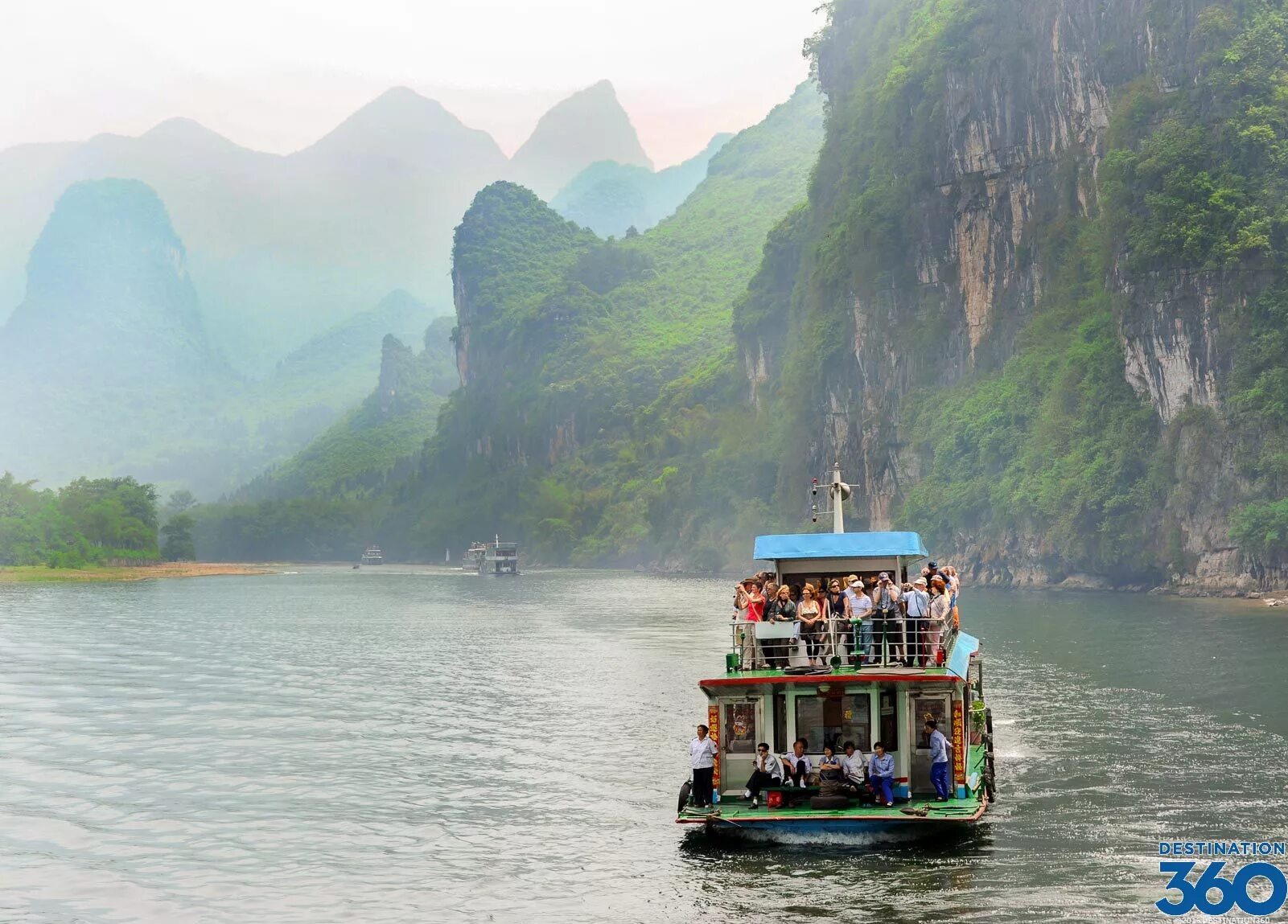 Asia river. Круизы по реке Янцзы. Река Янцзы Китай. Круиз по реке Янцзы Китай. Круиз по реке ли(река Лицзян).