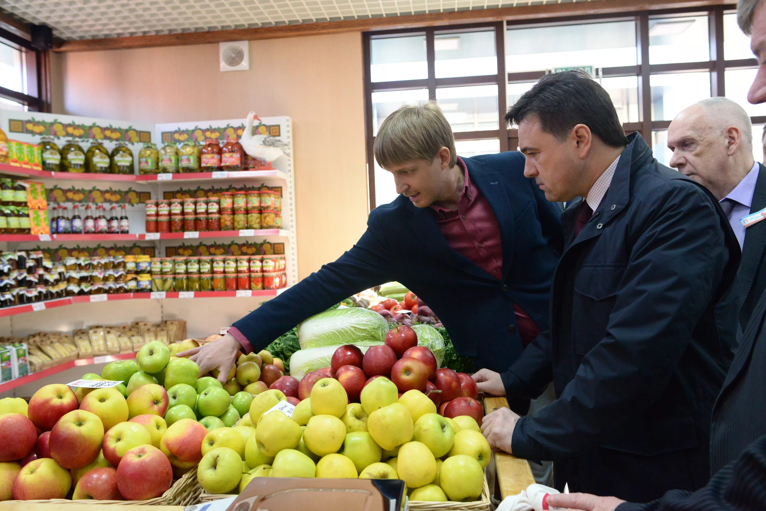 Одинцовское подворье сайт. Москва крымское подворье. крымское подворье сеть магазинов. крымское подворье 2025. подворье одинцово магазины.
