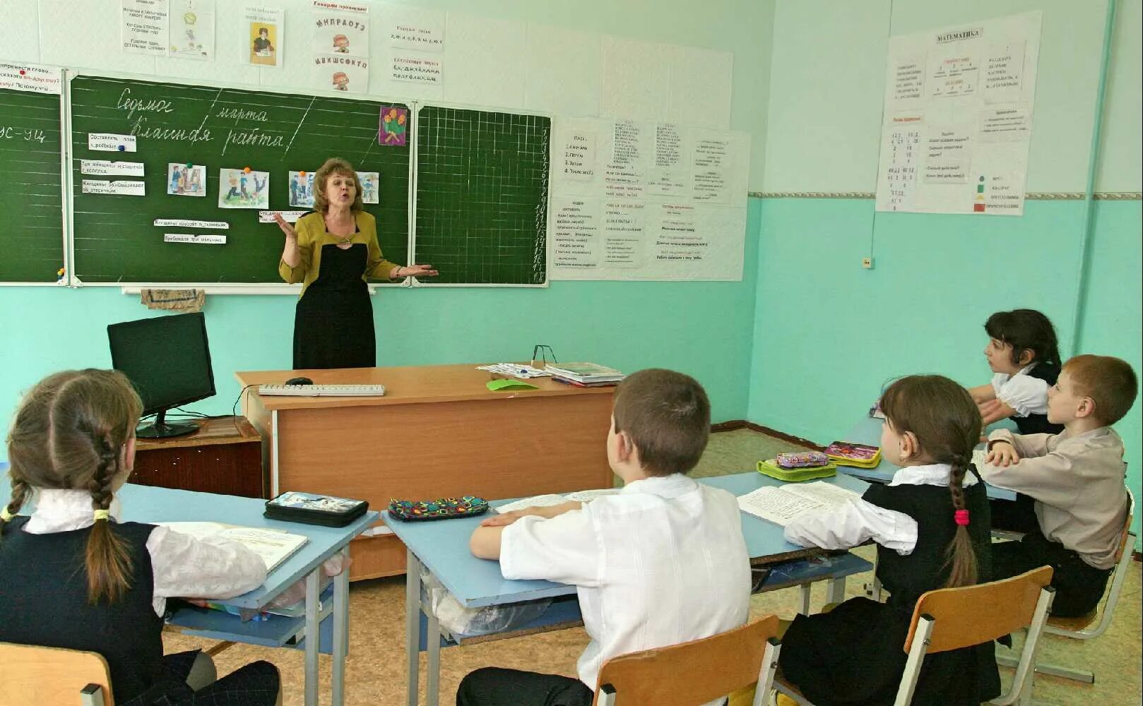 Родник знаний для глухих. Родник знаний Энгельс центр образования. Центр образования. Учителя 5 школы Инта. Учитель Родник знаний.