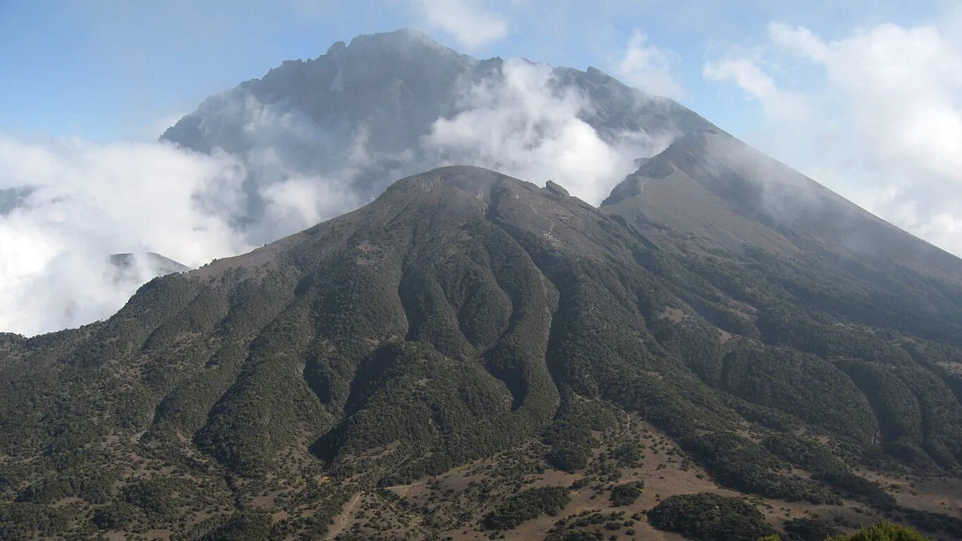 Гора меру фото. Мер гор. Гора марси. Гора отрис. Вулкан меру танзания.