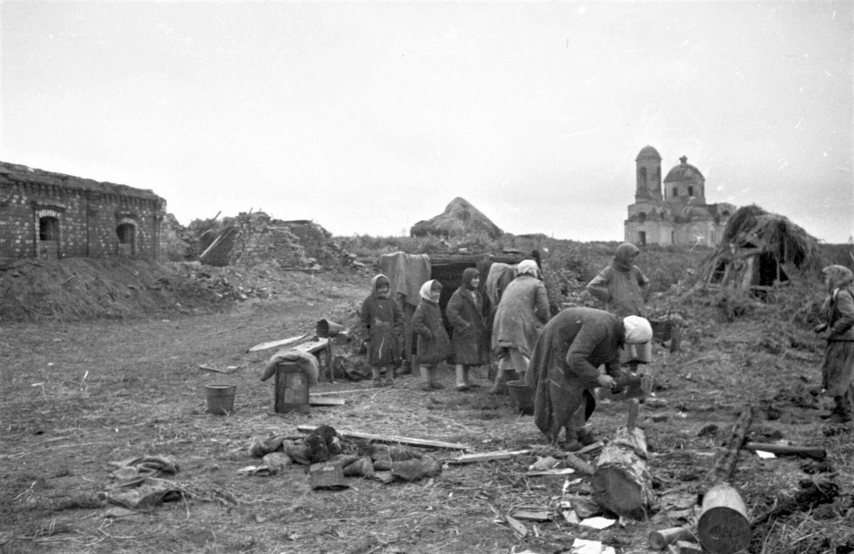 Разрушенный орел. Орловская область 1941. Деревня Васильевка Орловская область Свердловский район. Разрушенная деревня 1945 ВОВ. Деревни Курской области в 1941г..