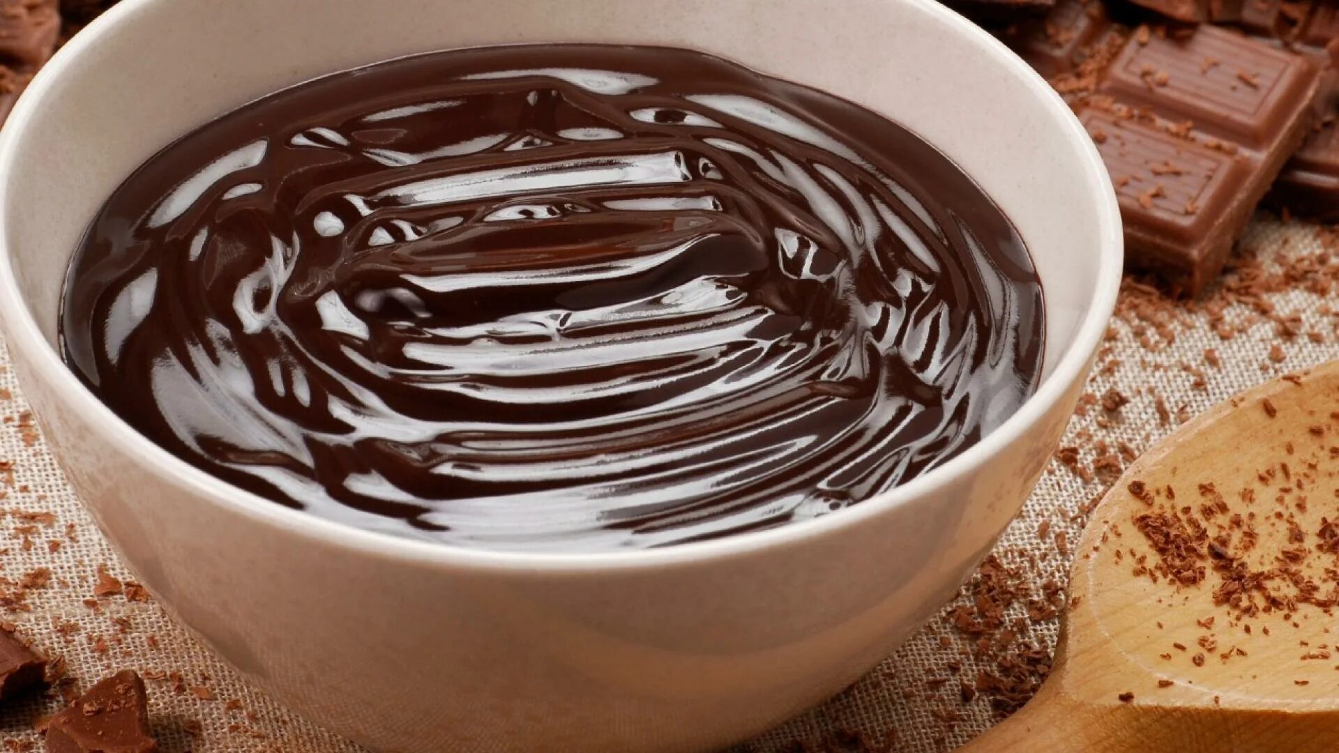 Как сделать шоколад без. Растопленный шоколад. Домашний шоколад. Плавленный шоколад. Приготовление шоколада.