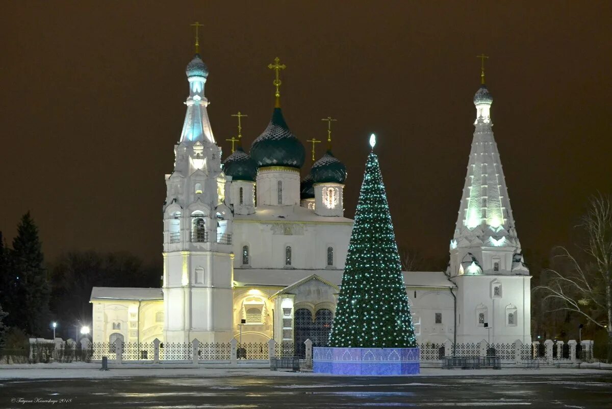 Экскурсии в ярославле 2024. Церковь Ильи пророка в Ярославле новый год. Церковь Ильи пророка Нижний Новгород. Храм на Советской площади Ярославль. Ярославль новый год красивые места.