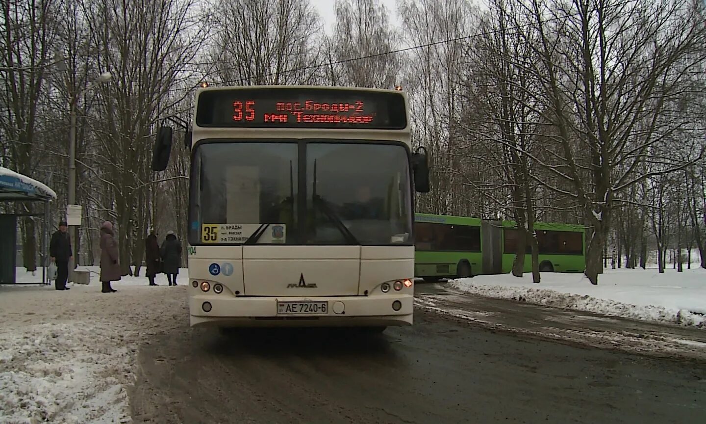 Автобусы Могилев. Автобус Бобруйск Могилёв. Автобус МАЗ. Автобусная остановка с автобусом. Пригородные автобусы могилев