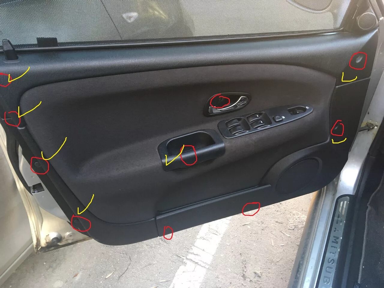Обшивка задних дверей и "боковушку" заднего дивана - Часть 1 - Mitsubishi Carism