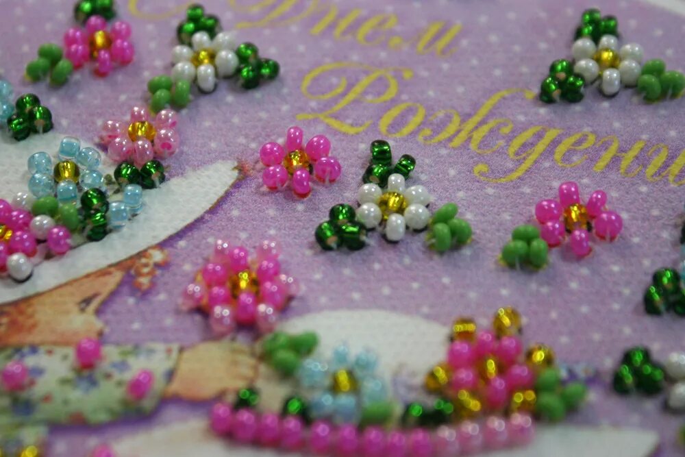 Рождение бисера. Коляски из бисера. Цветы из бисера. Сердце из бисера. Брошь для малышки из бисера.