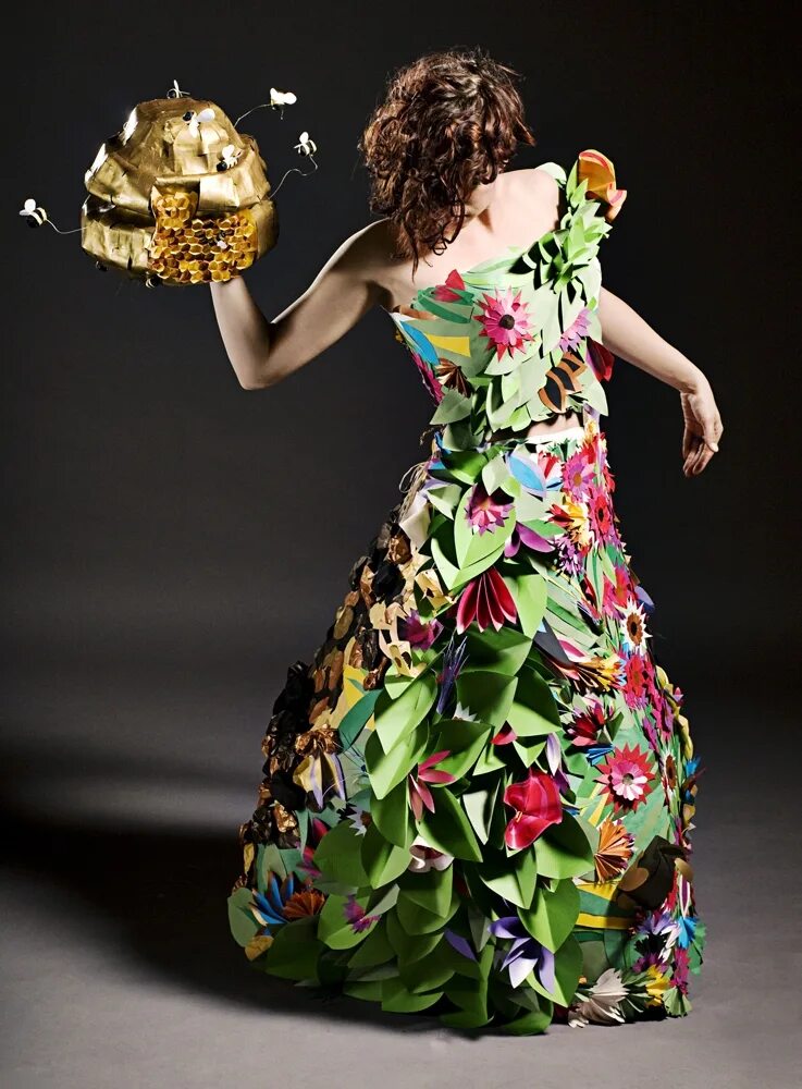 Самодельные платья. Бумажные платья. Необычные платья из бумаги. Дизайнерские платья из бумаги. Модное платье из бумаги.