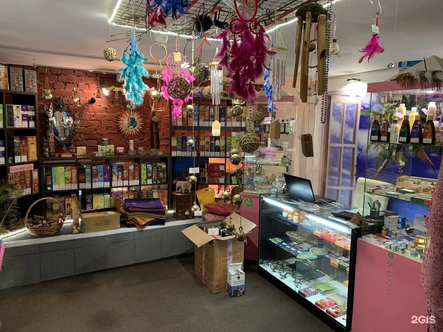 индийский магазин в спб на московском проспекте. магазин индийских товаров петербург. магазин индийских товаров. индийский магазин в спб. индийская лавка.