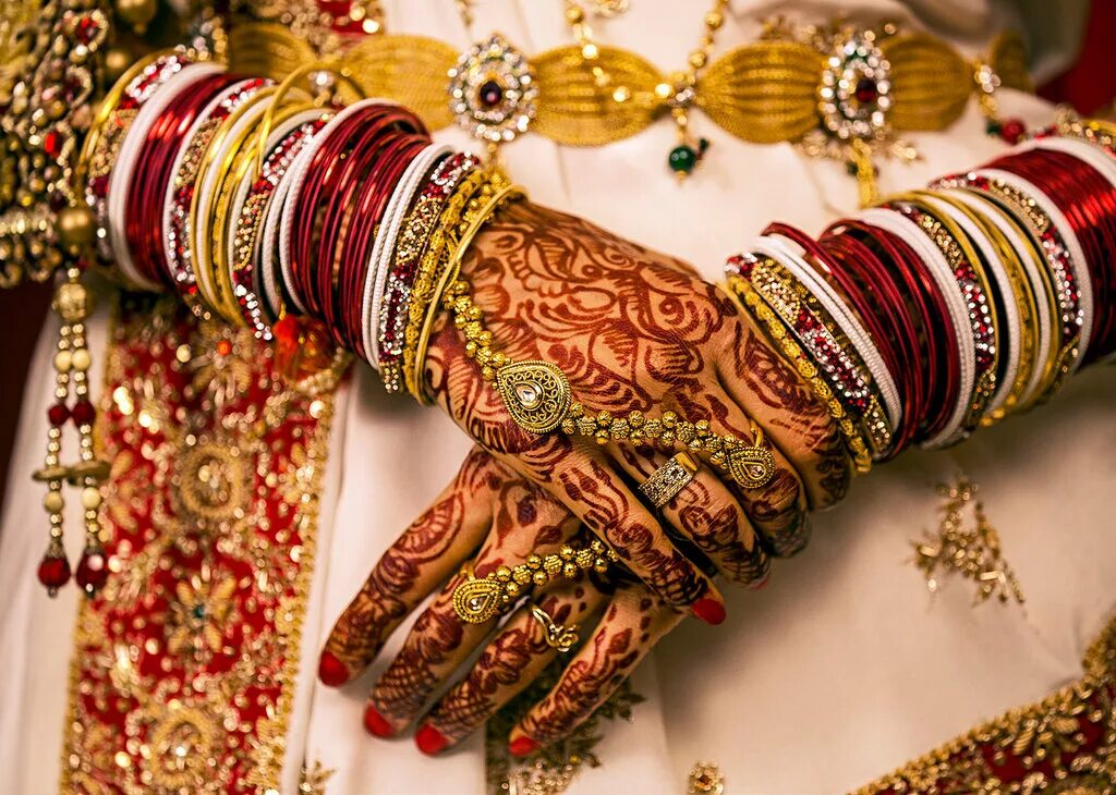 Обряд мехенди. Атрибутика индии. С днем рождения в индийском стиле. Скульптура древней индии ганеша. Индийские атрибуты названия.