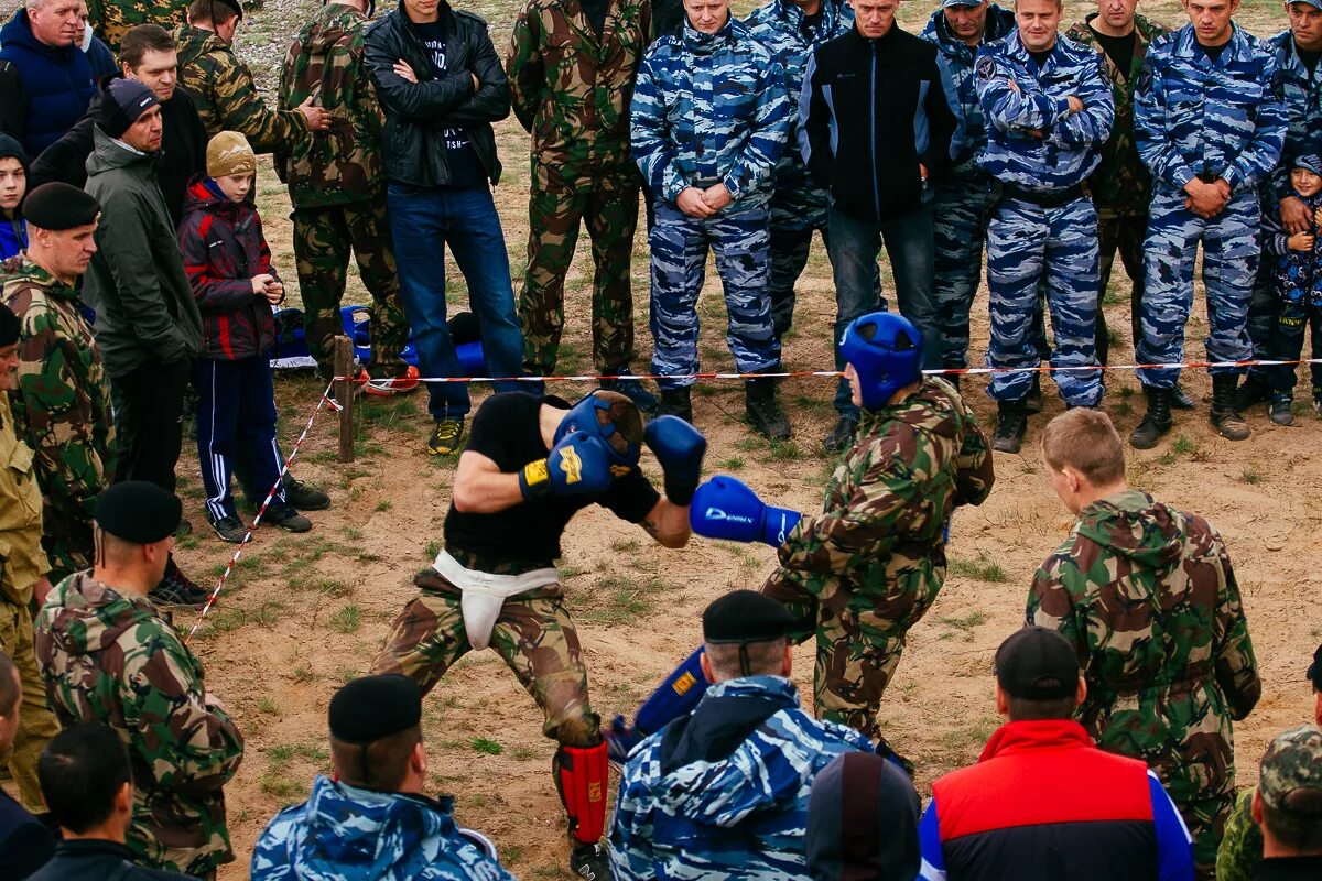 Черные береты омон песня. Берет ОМОН. Сдача нормативов в ОМОН. Черный берет ОМОН. Нормативы ОМОН.