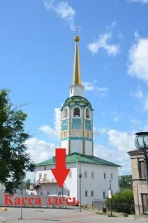 Знаменитая 60 метровая падающая колокольня в городе