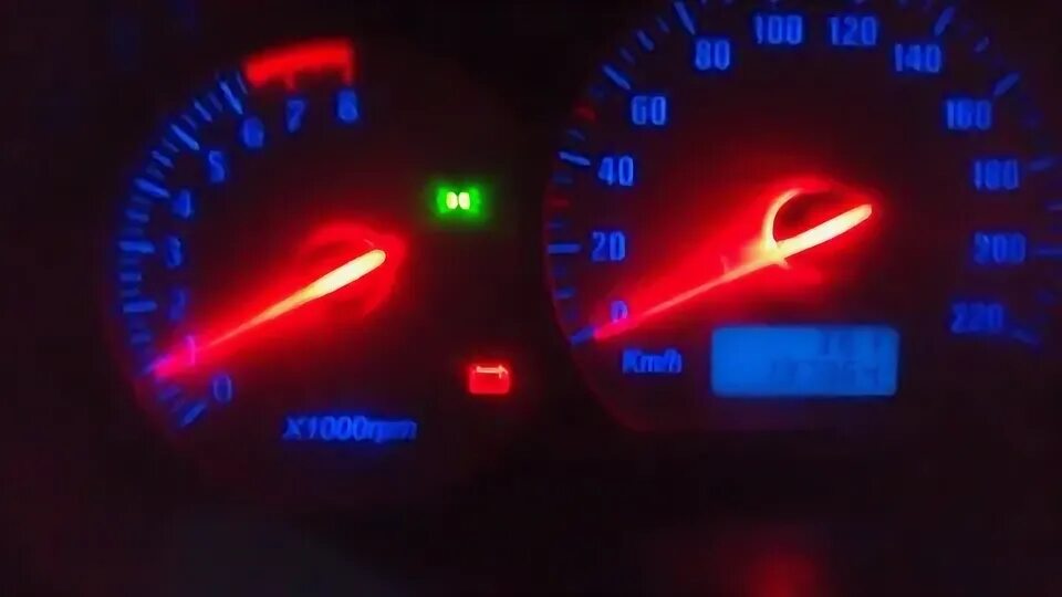 Загорелась лампочка уровня тормозной жидкости на чери фора. Черри тиго про 8 макс желтый индикатор на спидометре. Чери тигго горит лампочка. Чери тигго горит лампочка. Приборка chery amulet.