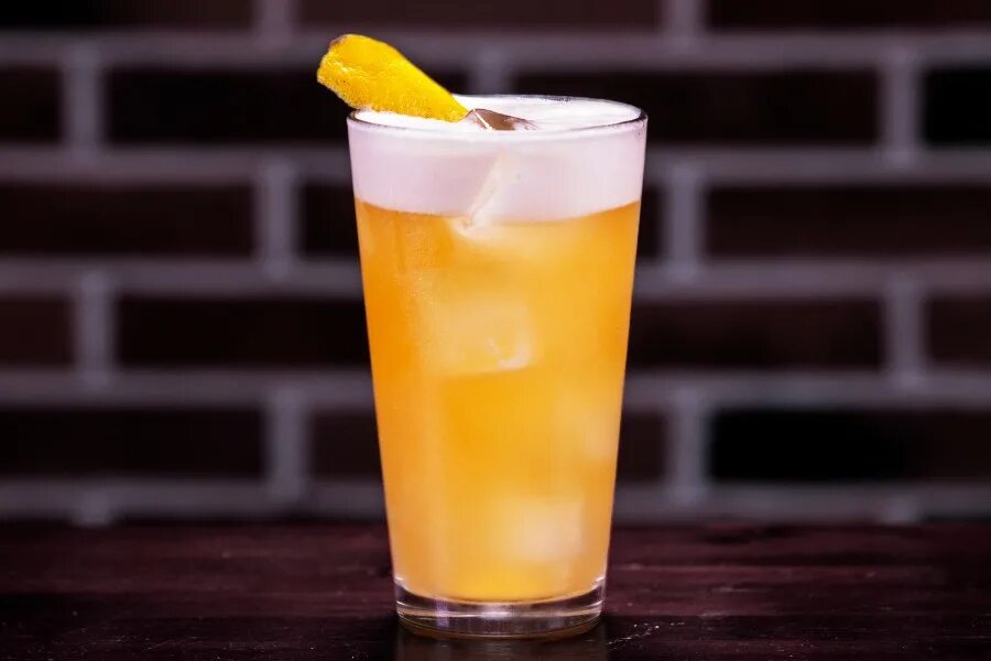 Пивные коктейли. Томатный коктейль. Коктейль черный бархат. Как называется коктейль с пивом. Ёрш напиток.