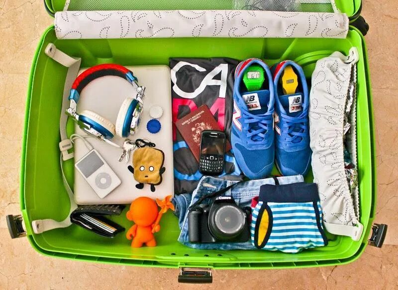 Чемодан с вещами. Вещи в лагерь. Собрать ребенка в дорогу. Чемодан для детей. Собрать ребенка в дорогу.