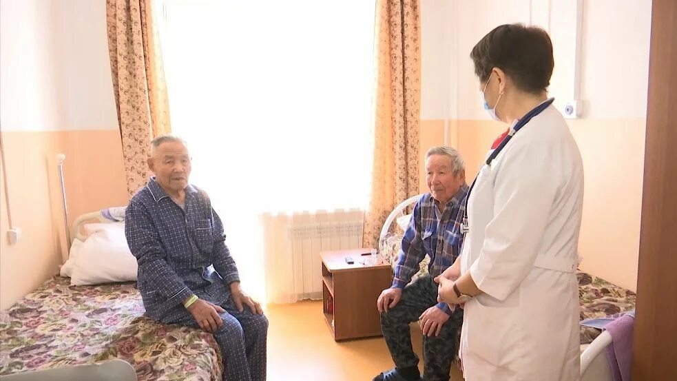 Заведующий госпиталем. Госпиталь ветеранов Улан-Удэ. Госпиталь ветеранов войн. Оздоровление пожилого человека. Заведующий госпиталем ветеранов.