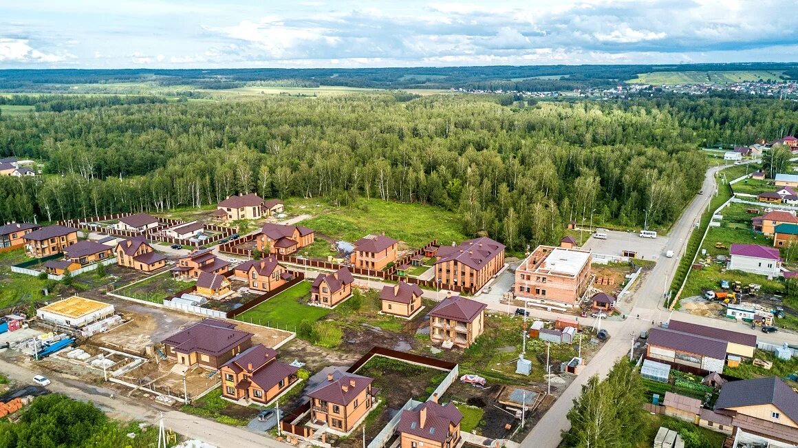 Ближняя деревня. Микрорайон близкий Новосибирск. КП близкий Новосибирск. Коттеджный поселок близкий. Коттеджный поселок Каменка Новосибирск.