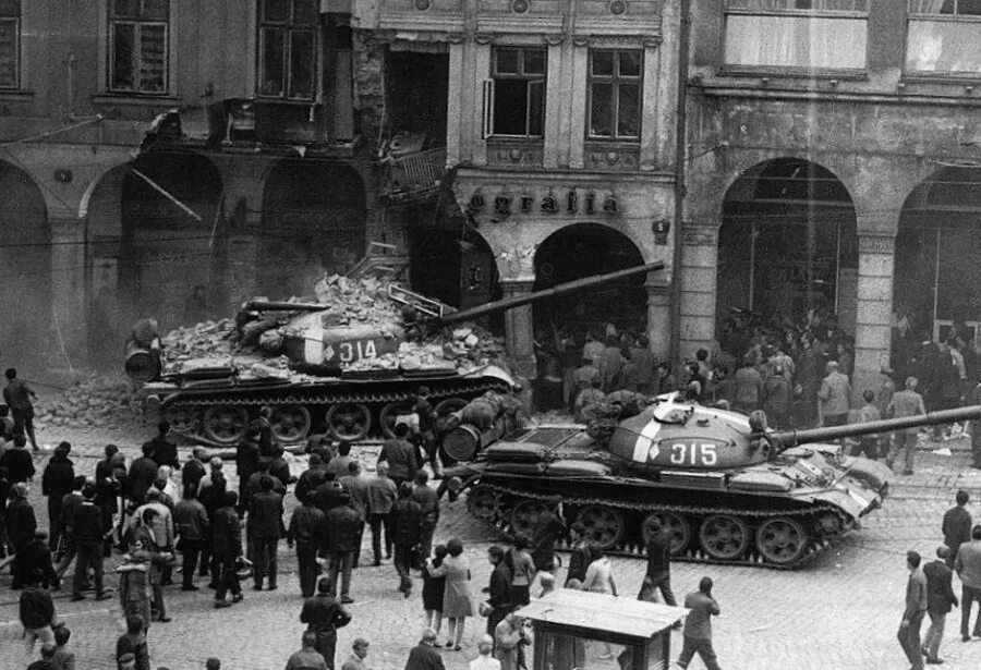 Москва чехословакия. Танки в Праге 1968.