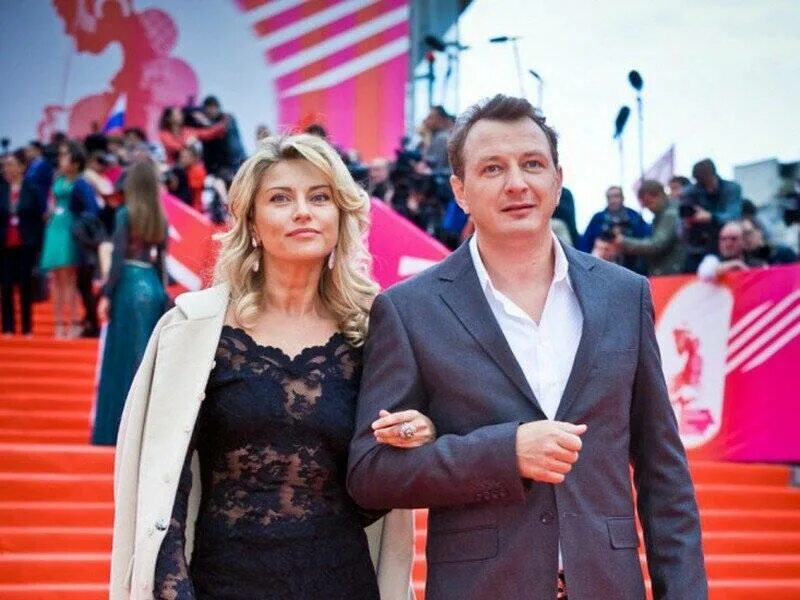 Марат башаров биография личная жизнь семья жена Марат Башаров: "Я очень благодарен Лизе, что дождалась меня"