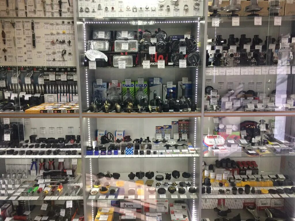 переделал гараж в магазин. открыть магазин в гараже. магазин из гаража. открыть магазин в гараже. магазин гараж на менделеева в таганроге.