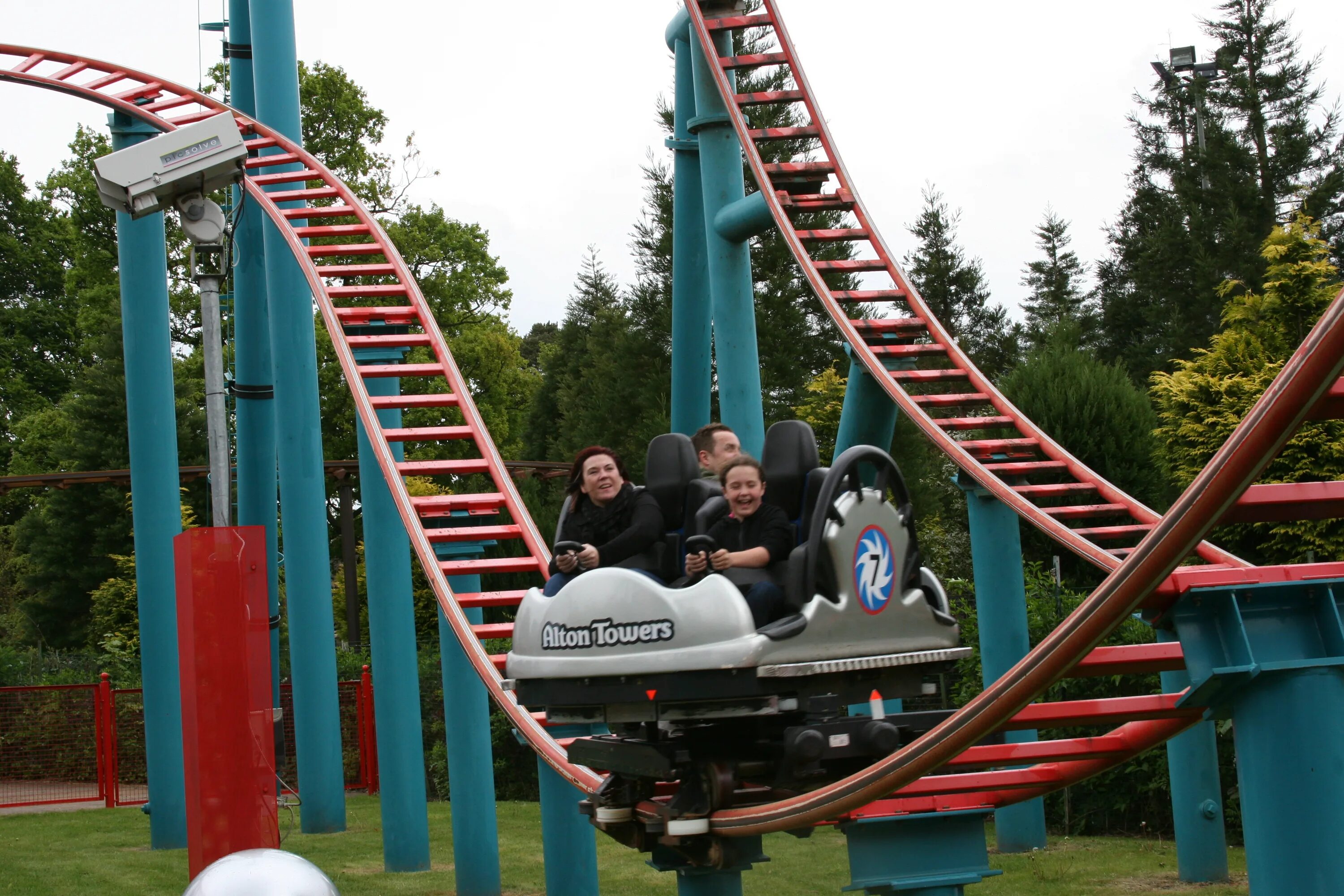 Alton Towers Pinball Whizzer. Spinball Whizzer. Sonic Spinball Alton Towers. Pinball аттракцион. Развлечения перевод