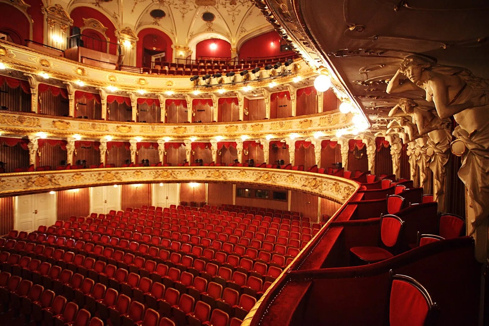 Театр чикаго внутри. Театр находился очень близко. Театр находился очень близко. Сан франциско театр оперы и балета. Театр находился очень близко.