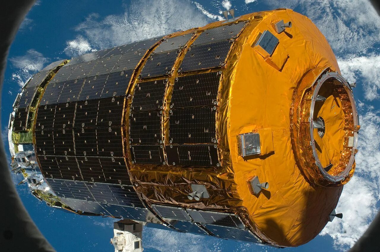 Как называется самый большой космический аппарат. Грузовой корабль HTV. HTV японский космический корабль. Грузовик HTV МКС. Японский модуль КИБО на МКС.