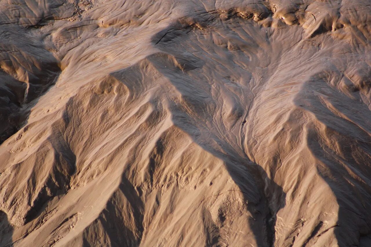 песков горный. гора песка фото. горный песок. песок карьерный намывной. песчаные горы.