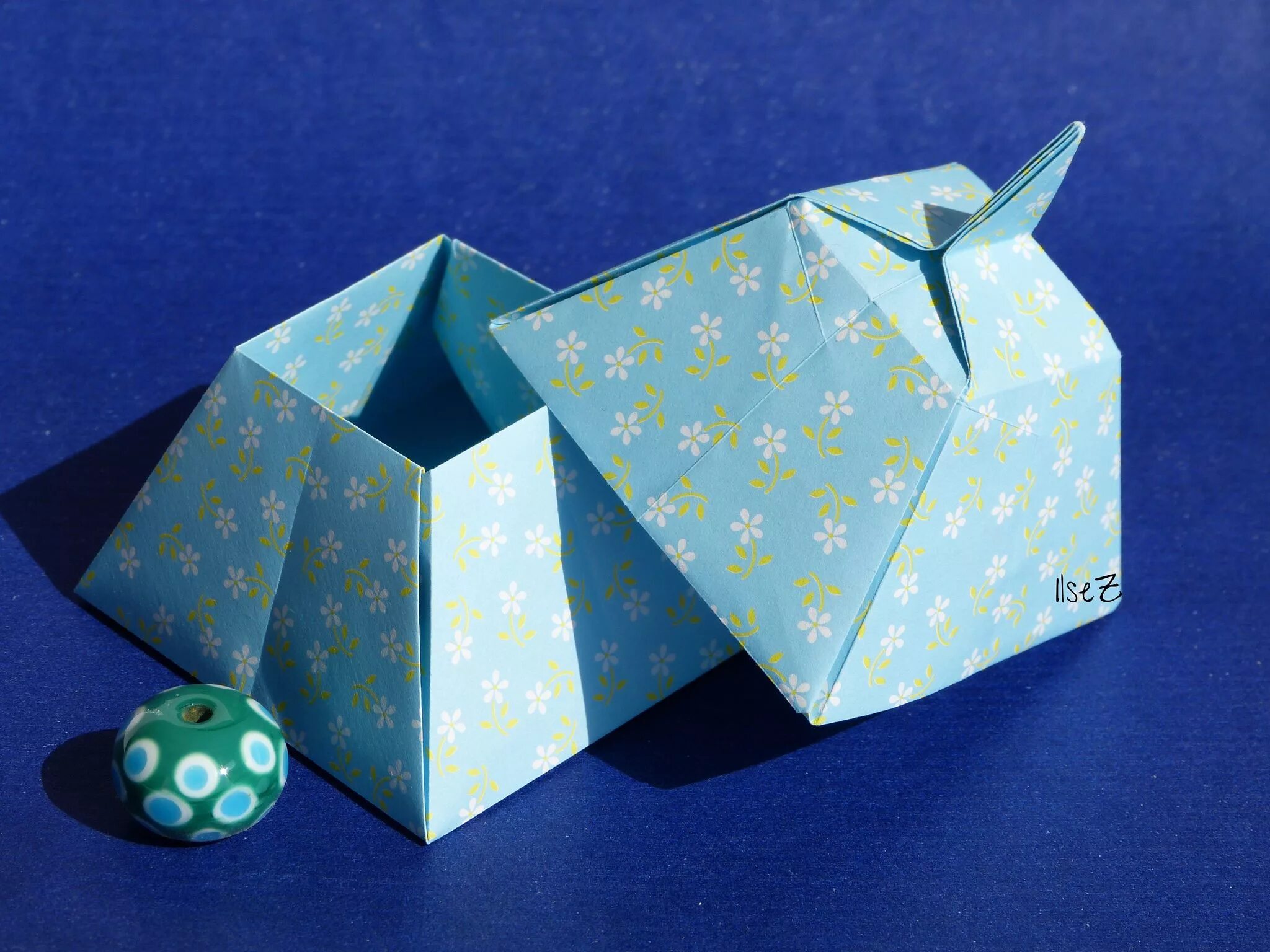 Строим вещи 1 класс. Коробочка Томоко Фусе. Коробочка дзунако. Коробочка дзунако оригами. Коробочка санбо.