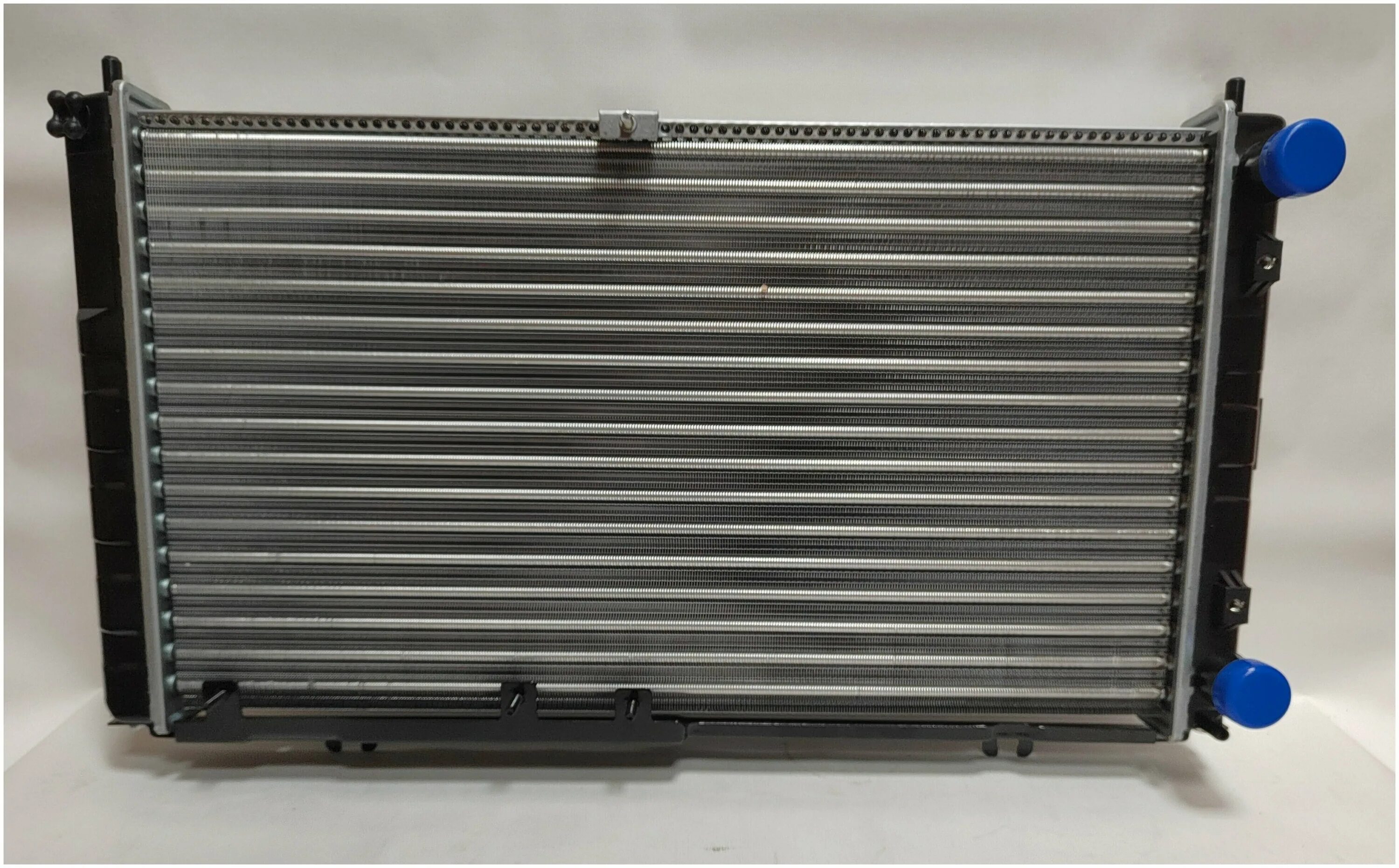 1117-1119 алюмин. радиатор конд уаз 409 2009 года. радиатор охлаждения ваз 2170 дзр. "птимаш" под кондиционер. 2108-1301012.