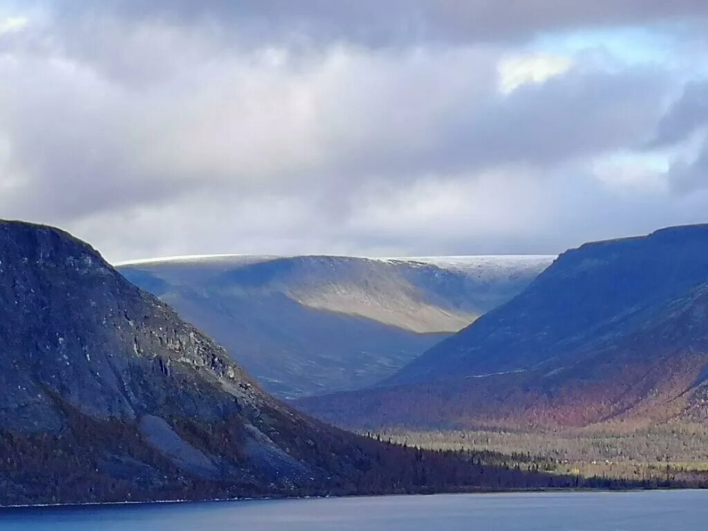 Плато Кукисвумчорр Хибины. Плато горы Кукисвумчорр. Плато Кировск Мурманская. Горы в Мурманской области Хибины. Самая высокая гора в мурманской области