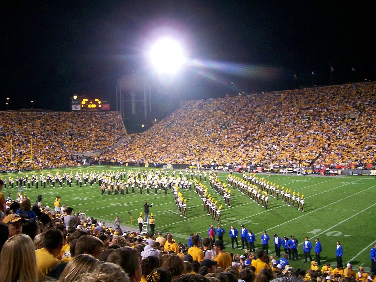 Kinnick Stadium. Футбольные обои. Стадион УПИ. Сон на стадионе. Словосочетание стадион